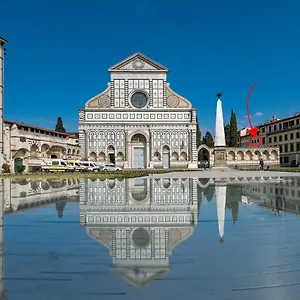 Charm: Piazza View Apartment