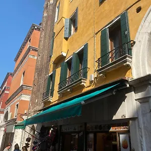 https://antique-historical-apartment.hotelinveneto.com